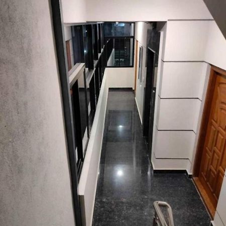 Готель Golden Chariot 1Bhk Flat Manyata Tech Park Бенґалуру Екстер'єр фото