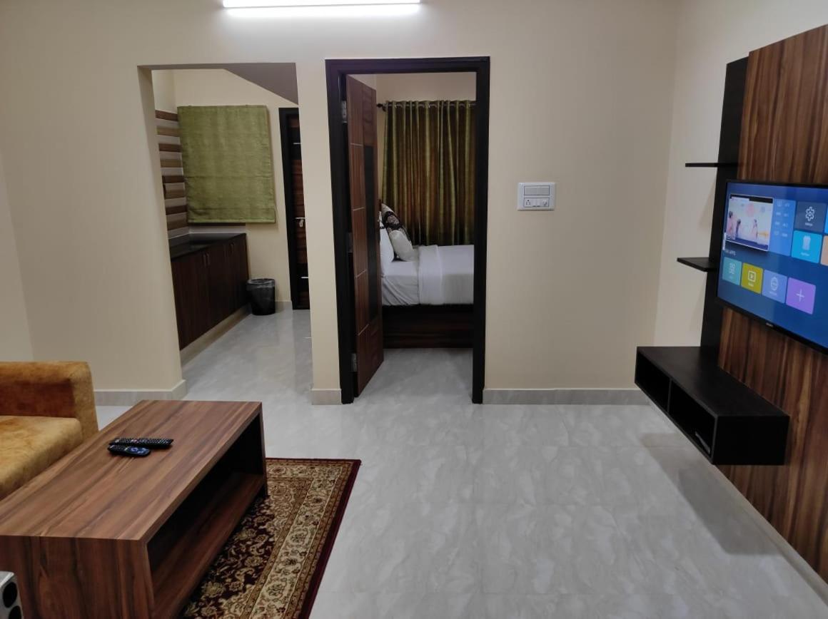 Готель Golden Chariot 1Bhk Flat Manyata Tech Park Бенґалуру Екстер'єр фото